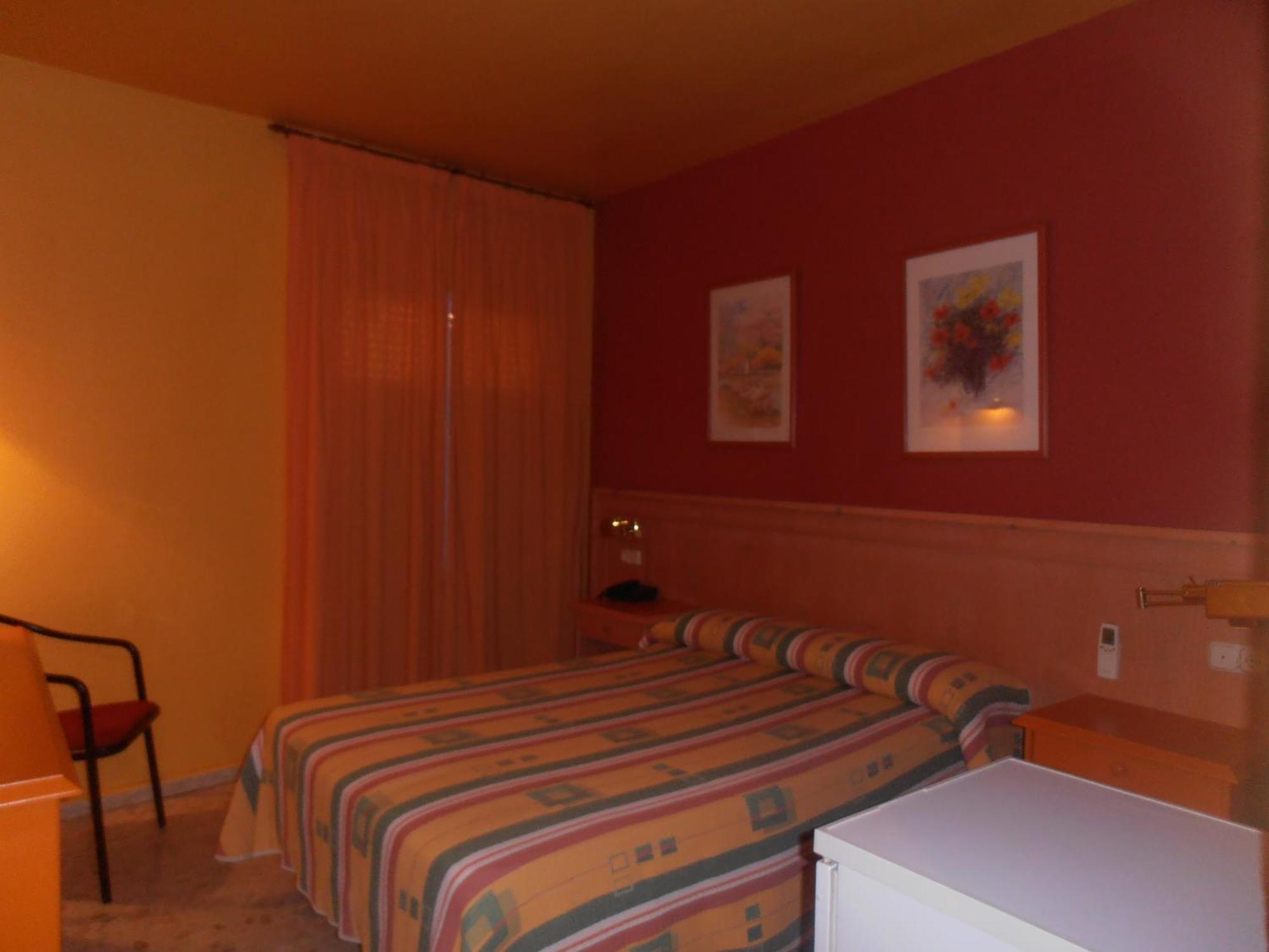 Hostal Carlos III El Ejido Exterior foto